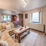 بيت للعطل In Bullingen With Garden