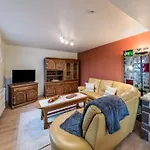 In Bullingen With Garden בית נופש