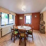 بيت للعطل In Bullingen With Garden