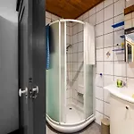 In Bullingen With Garden بيت للعطل