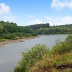 In Bullingen With Garden بيت للعطل *