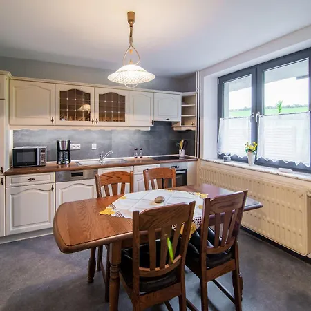 In Bullingen With Garden Ferienhaus