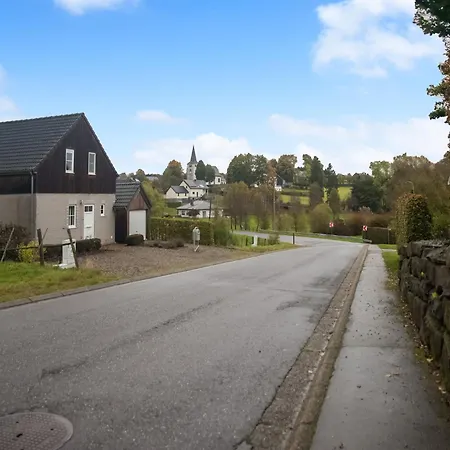 بيت للعطل In Bullingen With Garden *