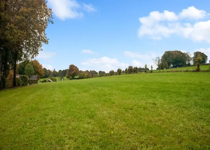 Nyaraló In Bullingen With Garden *