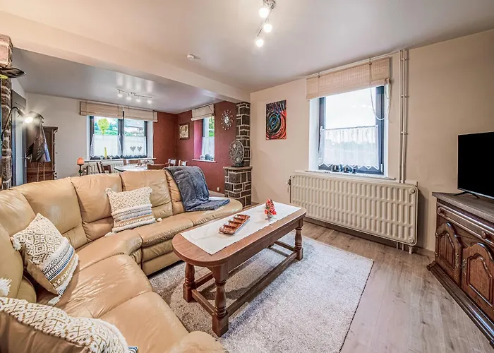 Nyaraló In Bullingen With Garden