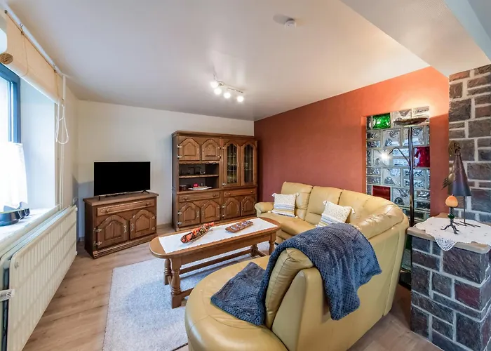 In Bullingen With Garden Nyaraló