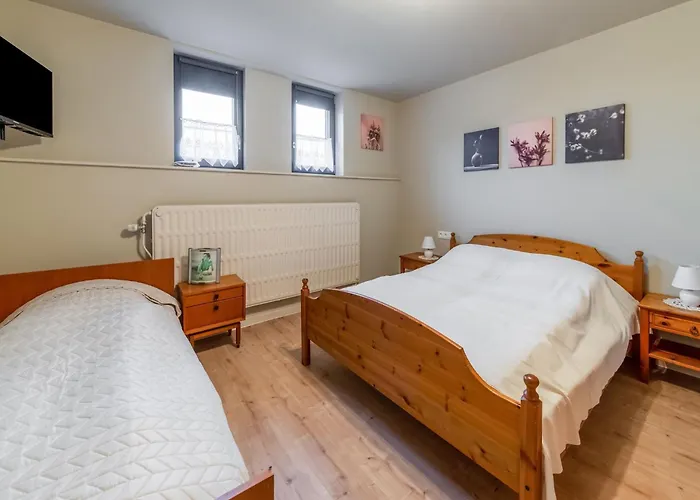 Nyaraló In Bullingen With Garden Bullange