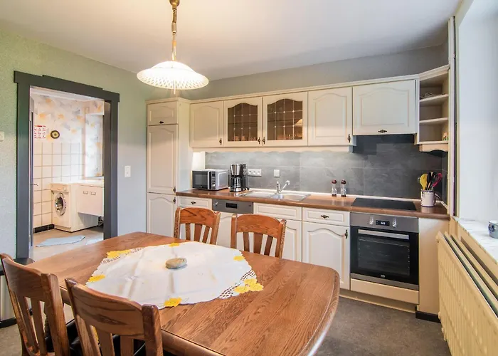 In Bullingen With Garden Nyaraló