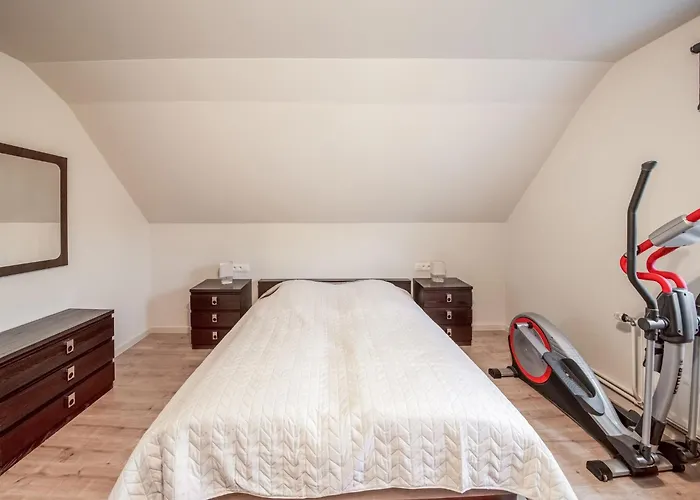 Nyaraló In Bullingen With Garden Bullange