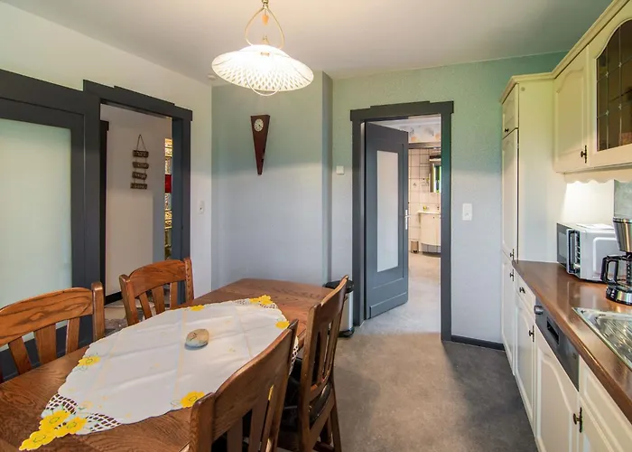 Nyaraló In Bullingen With Garden *