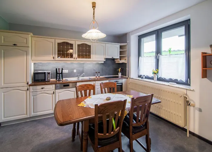 In Bullingen With Garden Nyaraló