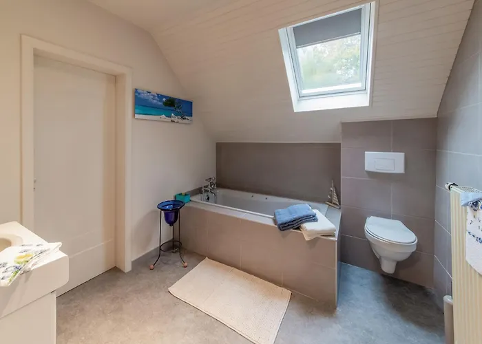 Nyaraló In Bullingen With Garden Bullange