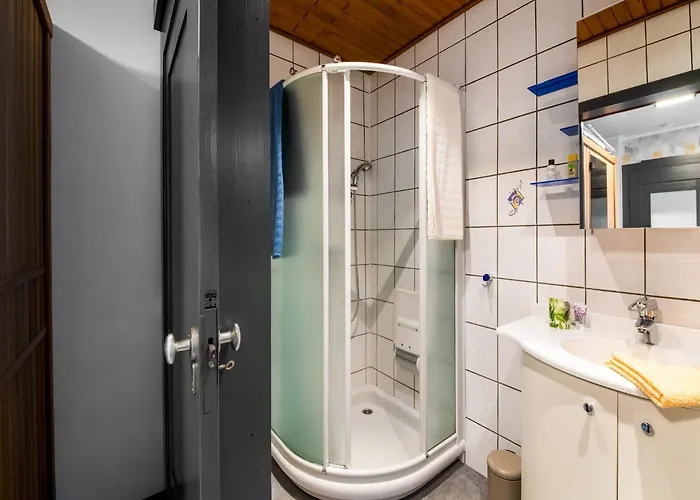 In Bullingen With Garden Nyaraló