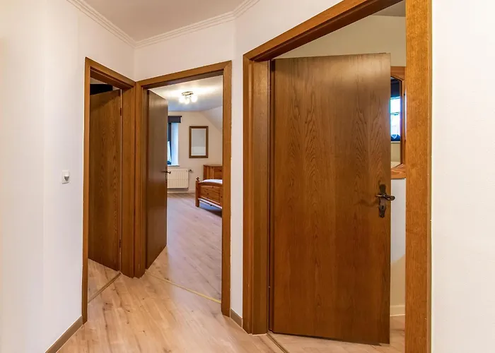 Nyaraló In Bullingen With Garden Bullange