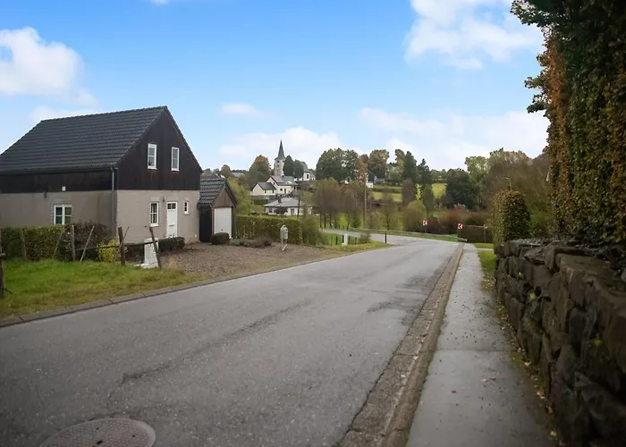 Nyaraló In Bullingen With Garden *