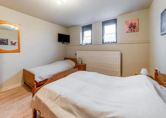 In Bullingen With Garden Nyaraló