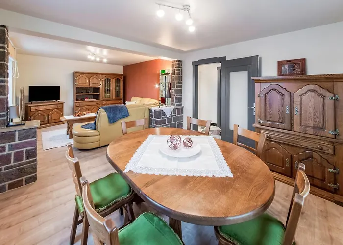 In Bullingen With Garden Nyaraló